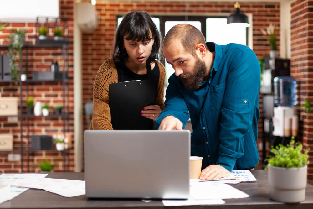 Cómo elegir una empresa de desarrollo web sin cometer errores que le cuesten dinero a tu negocio
